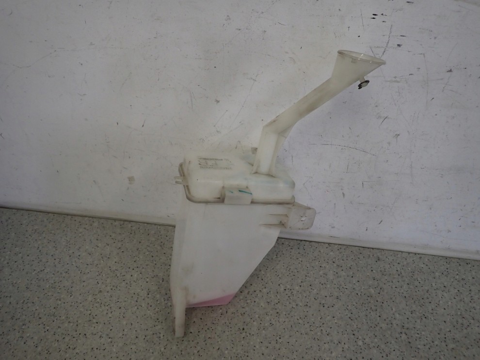 NISSAN MICRA K13 10- ZBIORNICZEK PŁYNU DO SPRYSKIWACZY 9/9