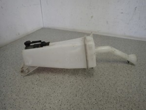 NISSAN MICRA K13 10- ZBIORNICZEK PŁYNU DO SPRYSKIWACZY 4/9 MINIATURA