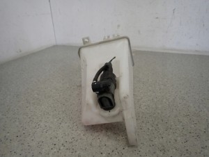 NISSAN MICRA K13 10- ZBIORNICZEK PŁYNU DO SPRYSKIWACZY 6/9 MINIATURA