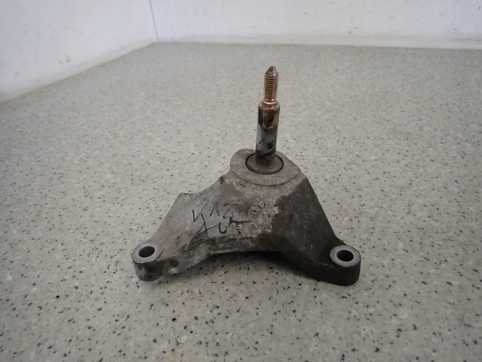 NISSAN MICRA K12 1.2i AUTOMAT 02- ŁAPA GÓRNA SKRZYNI BIEGÓW 1/4