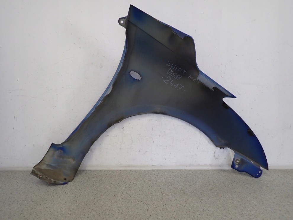 SUZUKI SWIFT MK7 10-16 BŁOTNIK PRZEDNI LEWY ZCG 7/9