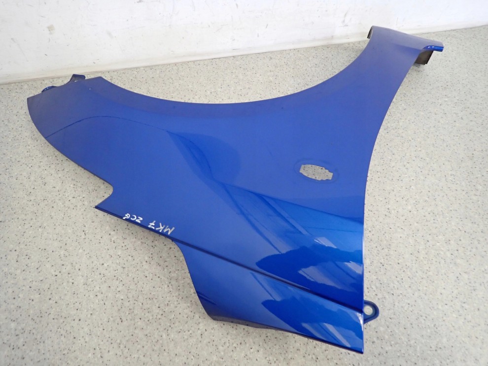 SUZUKI SWIFT MK7 10-16 BŁOTNIK PRZEDNI PRAWY ZCG 4/7