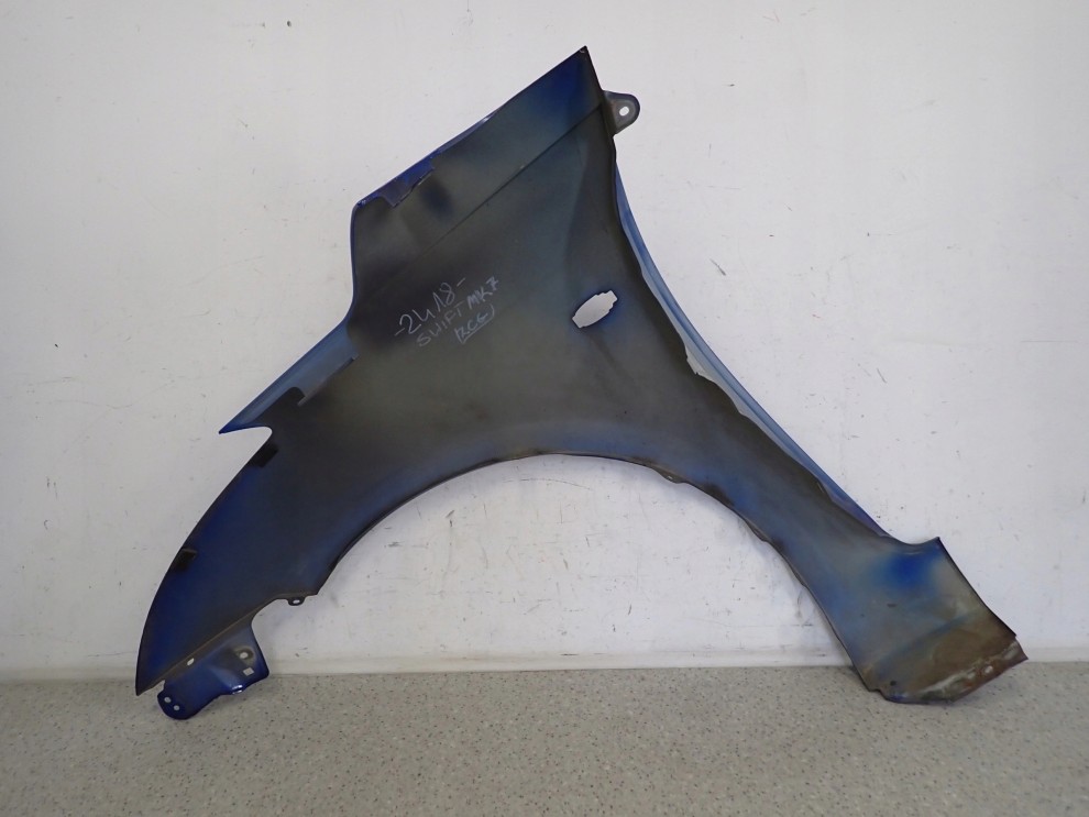 SUZUKI SWIFT MK7 10-16 BŁOTNIK PRZEDNI PRAWY ZCG 6/7