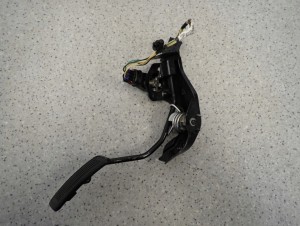 TOYOTA COROLLA E12 02-07 POTENCJOMETR GAZU 89821-52021 1/5 MINIATURA