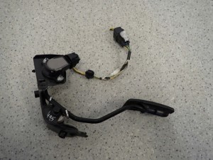 TOYOTA COROLLA E12 02-07 POTENCJOMETR GAZU 89821-52021 4/5 MINIATURA