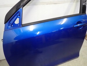SUZUKI SWIFT MK7 5d 10-16 DRZWI PRZEDNIE LEWE ZCG 4/10 MINIATURA