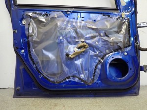 SUZUKI SWIFT MK7 5d 10-16 DRZWI PRZEDNIE LEWE ZCG 10/10 MINIATURA