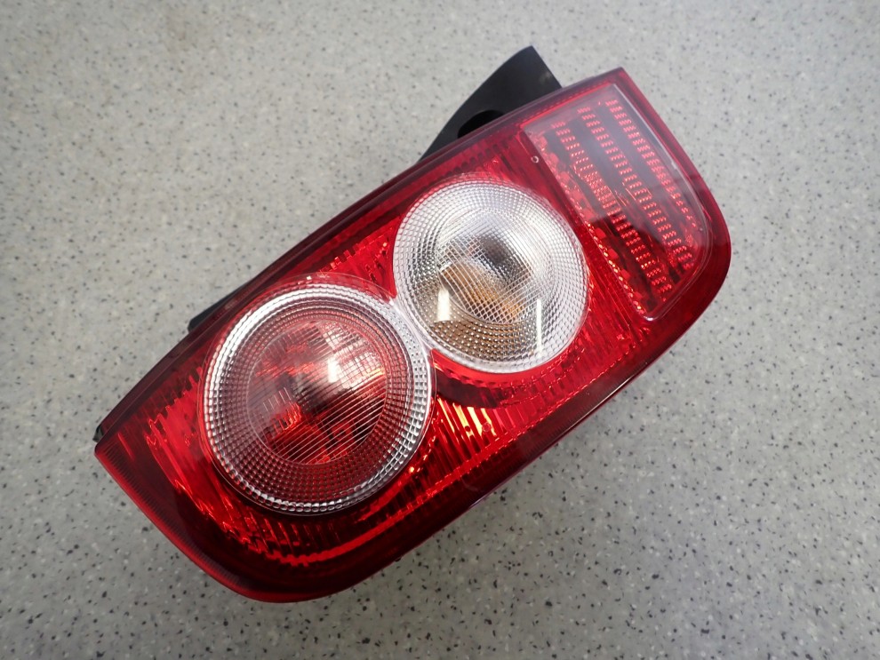 NISSAN MICRA K12 02-05 LAMPA TYLNA LEWA TYŁ 4/7