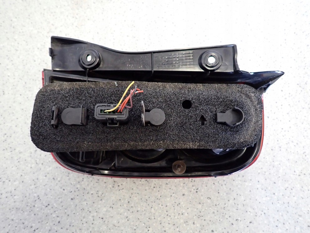 NISSAN MICRA K12 02-05 LAMPA TYLNA LEWA TYŁ 6/7