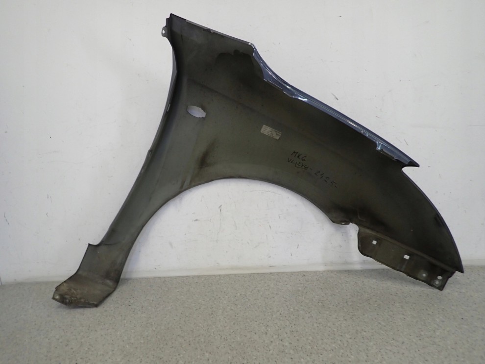 SUZUKI SWIFT MK6 05-09 BŁOTNIK PRZEDNI LEWY ZY4 15/16