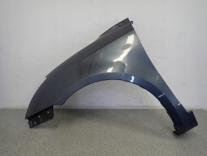 SUZUKI SWIFT MK6 05-09 BŁOTNIK PRZEDNI LEWY ZY4