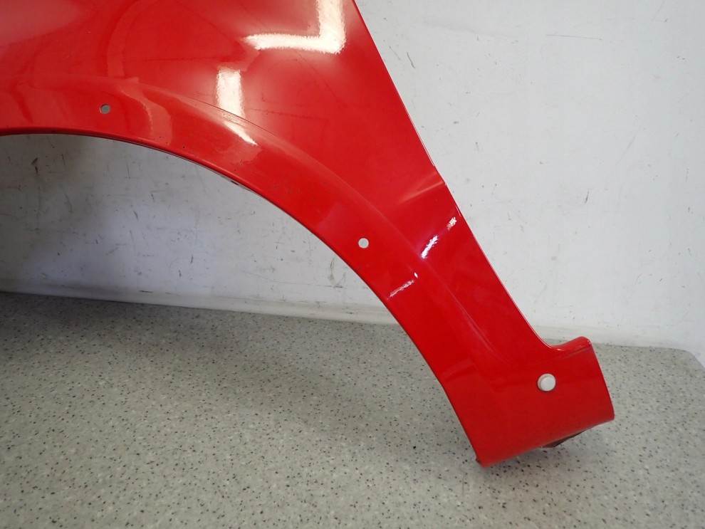 SUZUKI SX4 06-12 BŁOTNIK PRZEDNI LEWY ZCF 6/10