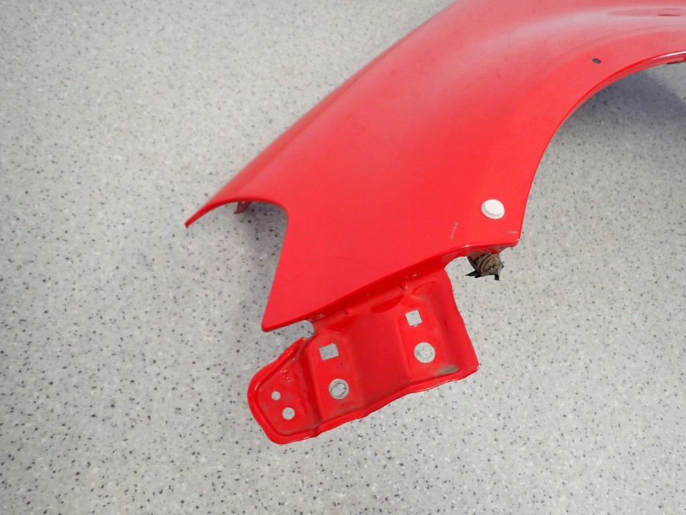 SUZUKI SX4 06-12 BŁOTNIK PRZEDNI LEWY ZCF 8/10