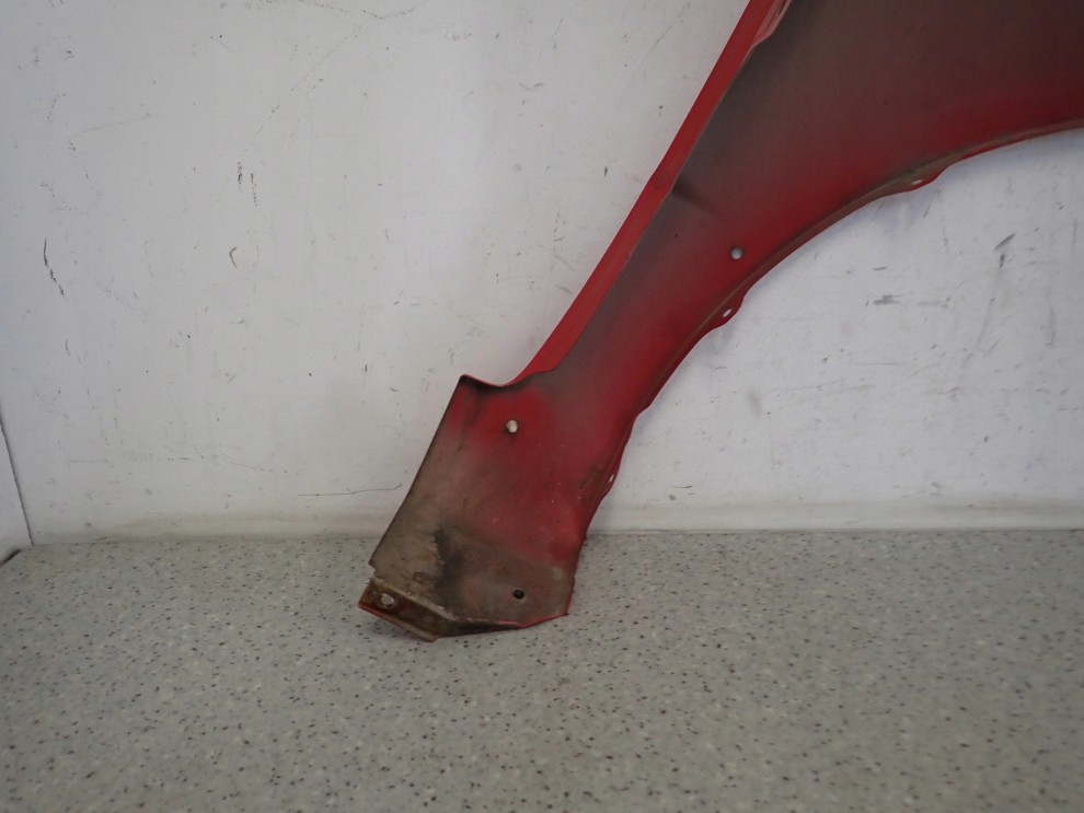 SUZUKI SX4 06-12 BŁOTNIK PRZEDNI LEWY ZCF 10/10