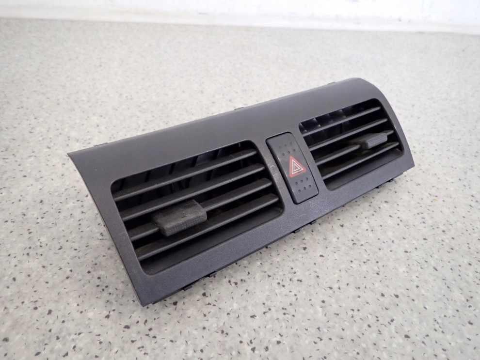 SUZUKI SWIFT 04- KRATKA NAWIEWU ŚRODKOWA RADIA 3/7