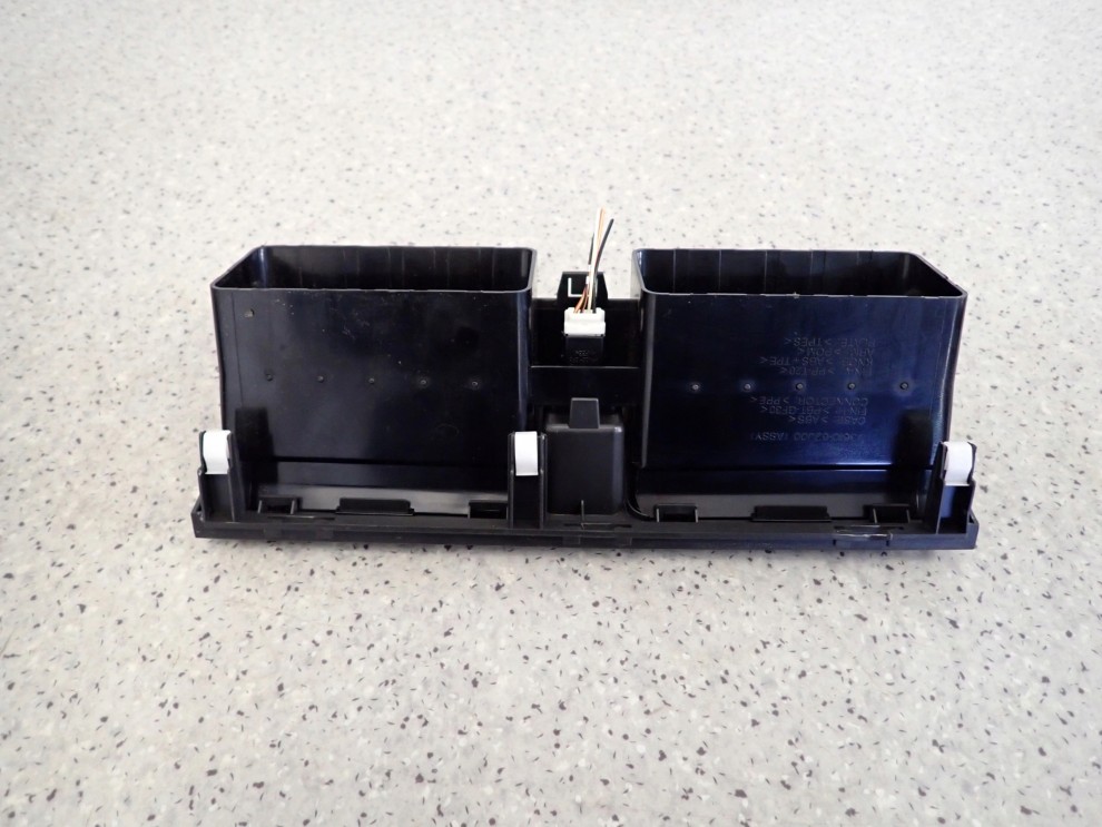 SUZUKI SWIFT 04- KRATKA NAWIEWU ŚRODKOWA RADIA 6/7