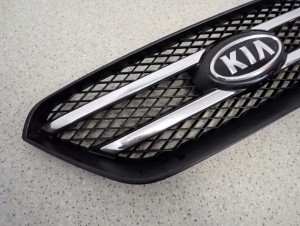 KIA CARENS III 06- ATRAPA GRILL KRATA WLOTU 2/12 MINIATURA