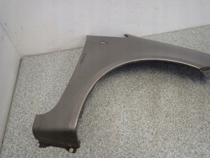 MITSUBISHI COLT 3d 09-12 BŁOTNIK PRZEDNI PRAWY A98 5/8 MINIATURA