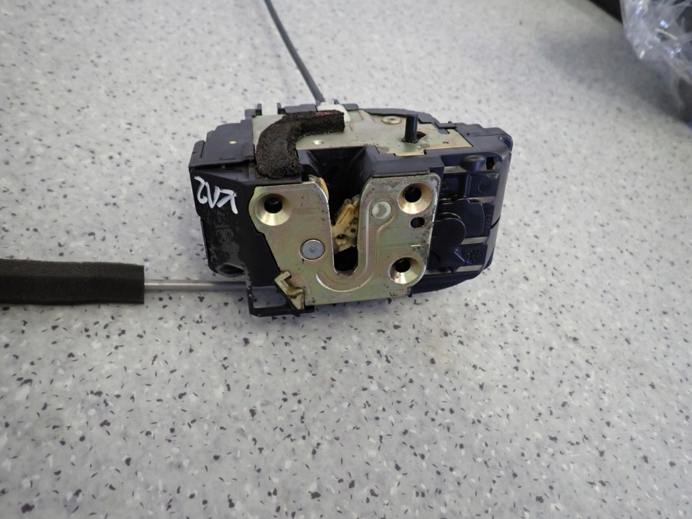 NISSAN MICRA K12 03-10 ZAMEK DRZWI TYLNY LEWY 2/7