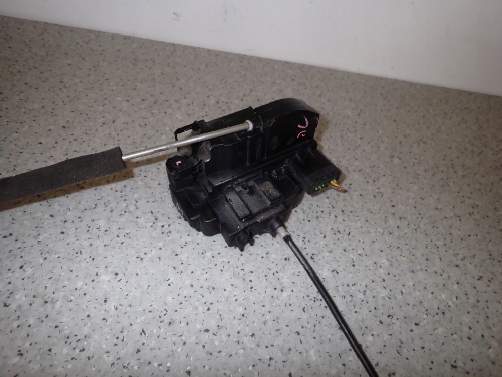 NISSAN MICRA K12 03-10 ZAMEK DRZWI TYLNY LEWY 4/7