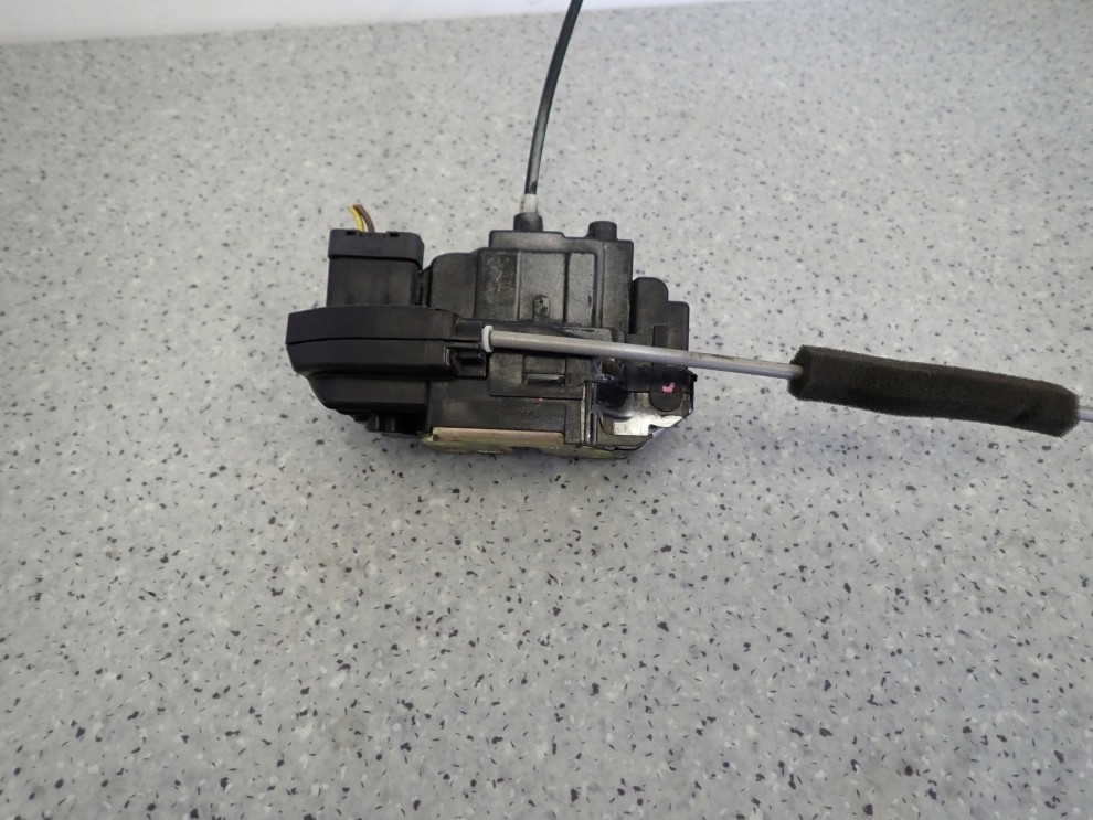 NISSAN MICRA K12 03-10 ZAMEK DRZWI TYLNY LEWY 6/7