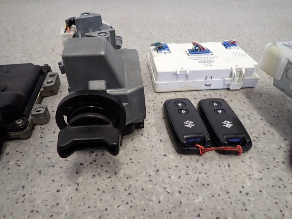 SUZUKI SWIFT 1.3i 07-09 ZESTAW STARTOWY KOMPUTER STACYJKA 33920-73KM 6/6