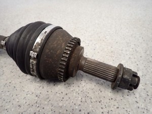 MITUSBISHI SPACE WAGON 98-04 PÓŁOŚ PRZEDNIA LEWA 3/3 MINIATURA