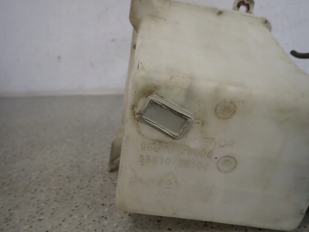 HYUNDAI SANTA FE 00- ZBIORNICZEK PŁYNU DO SPRYSKIWACZY 7/8