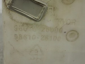 HYUNDAI SANTA FE 00- ZBIORNICZEK PŁYNU DO SPRYSKIWACZY 8/8 MINIATURA