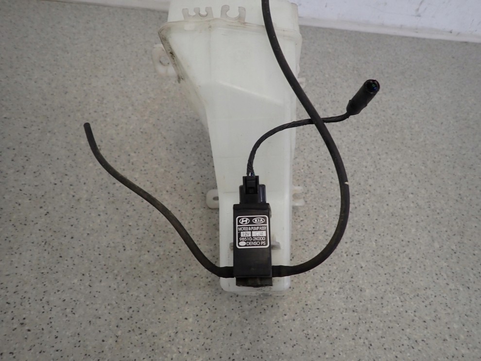 KIA SOUL I 09- ZBIORNICZEK PŁYNU DO SPRYSKIWACZY 4/7