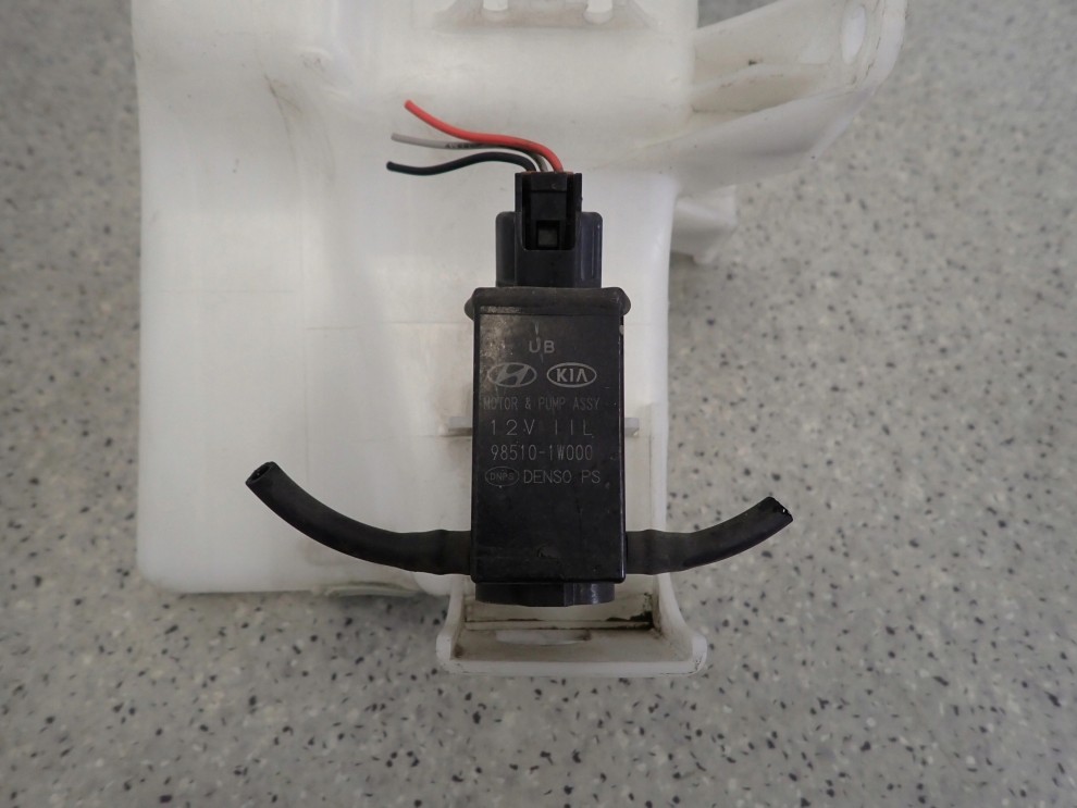 KIA RIO IIi 11-14 ZBIORNICZEK PŁYNU DO SPRYSKIWACZY 3/8