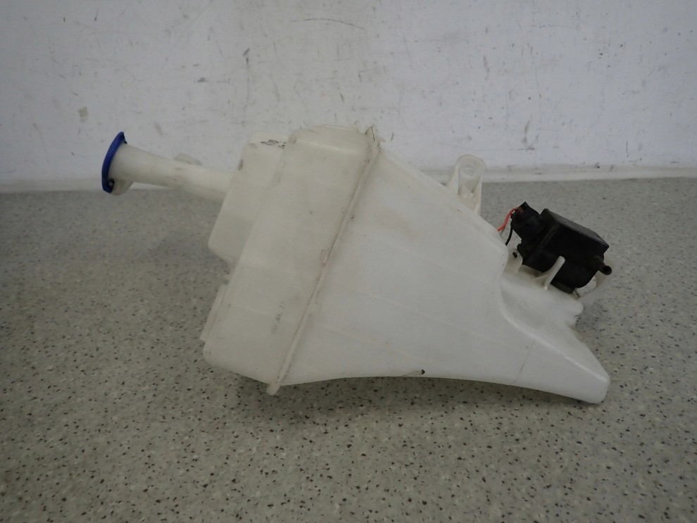 KIA RIO IIi 11-14 ZBIORNICZEK PŁYNU DO SPRYSKIWACZY 4/8