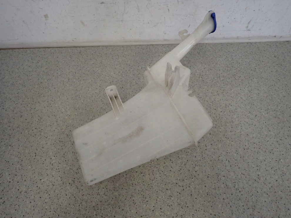 KIA RIO IIi 11-14 ZBIORNICZEK PŁYNU DO SPRYSKIWACZY 6/8