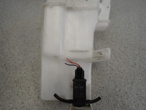 KIA RIO IIi 11-14 ZBIORNICZEK PŁYNU DO SPRYSKIWACZY 2/8 MINIATURA