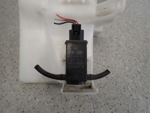 KIA RIO IIi 11-14 ZBIORNICZEK PŁYNU DO SPRYSKIWACZY 3/8 MINIATURA