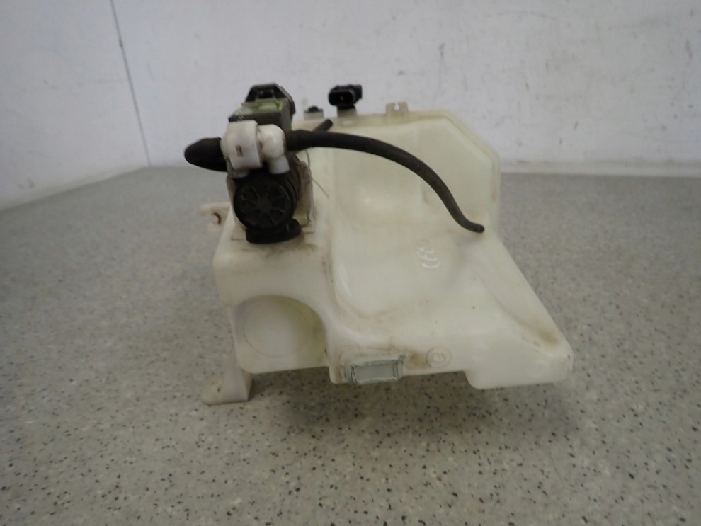 KIA CEED 06-12 ZBIORNICZEK PŁYNU DO SPRYSKIWACZY 7/8