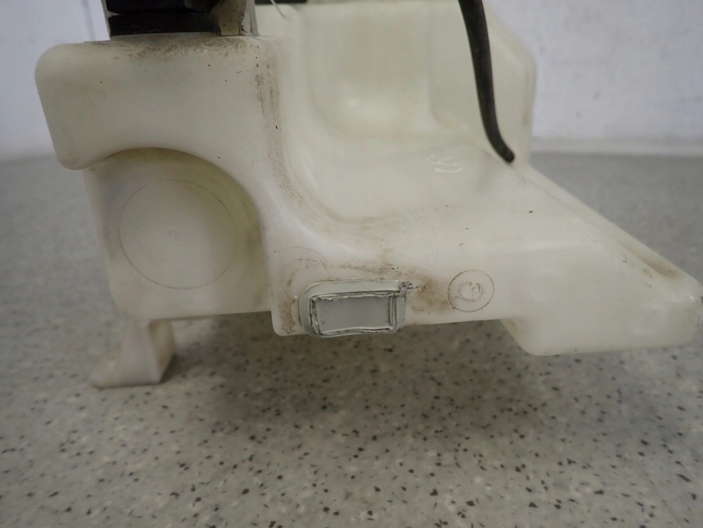 KIA CEED 06-12 ZBIORNICZEK PŁYNU DO SPRYSKIWACZY 8/8