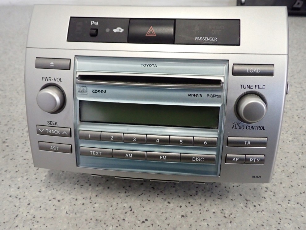 TOYOTA COROLLA VERSO 04-08 RADIO FABRYCZNE 3/8