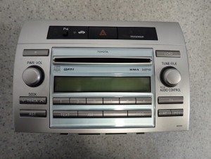 TOYOTA COROLLA VERSO 04-08 RADIO FABRYCZNE 4/8 MINIATURA