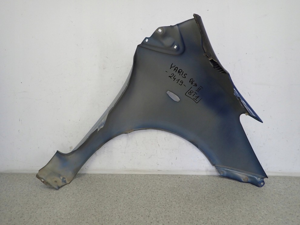 TOYOTA YARIS II 06-11 BŁOTNIK PRZEDNI LEWY 8T1 14/15