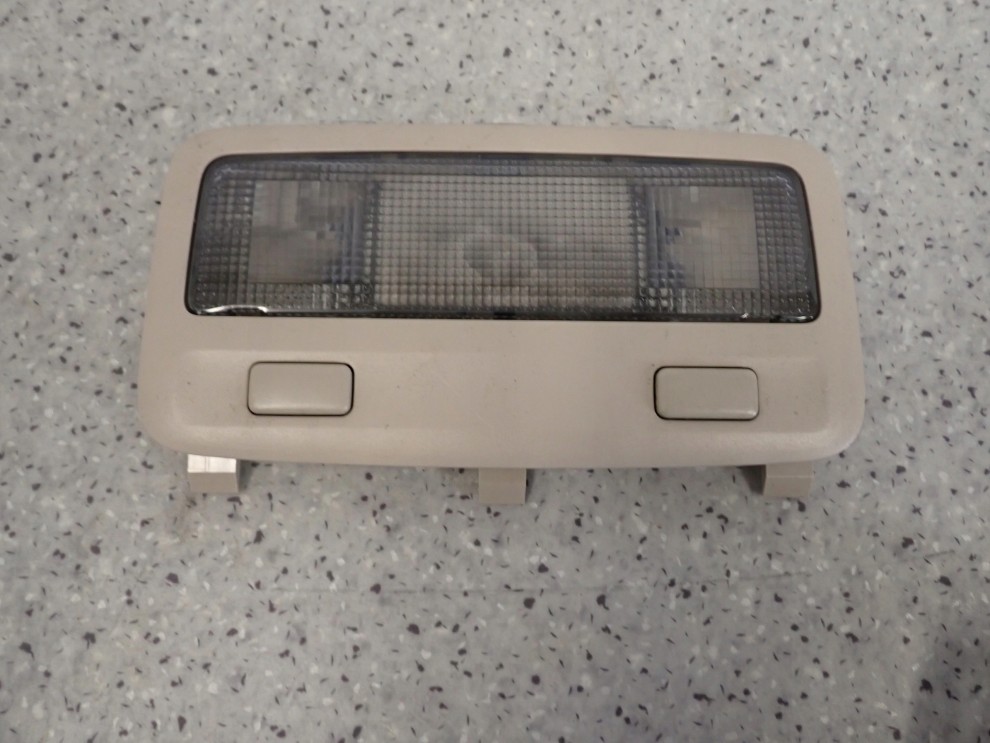 TOYOTA AVENSIS T25 02- LAMPKA OŚWIETLENIA KABINY 3/6