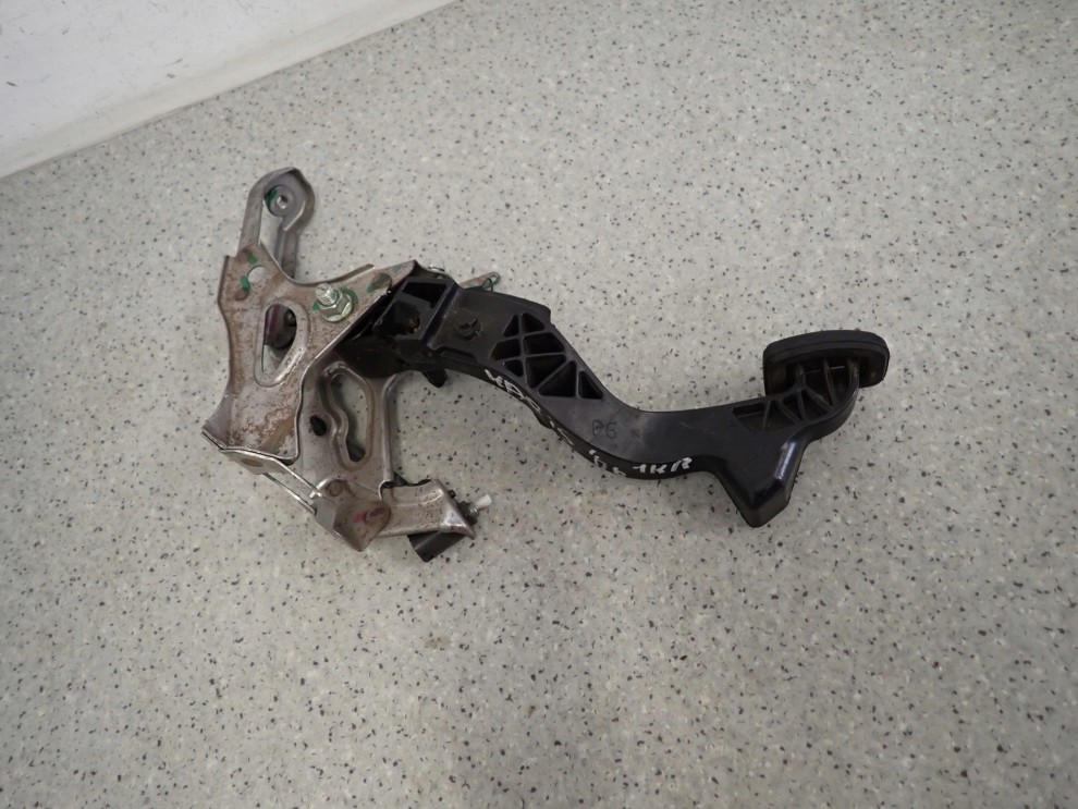 TOYOTA YARIS II 06- PEDAŁ SPRZĘGŁA 3/7