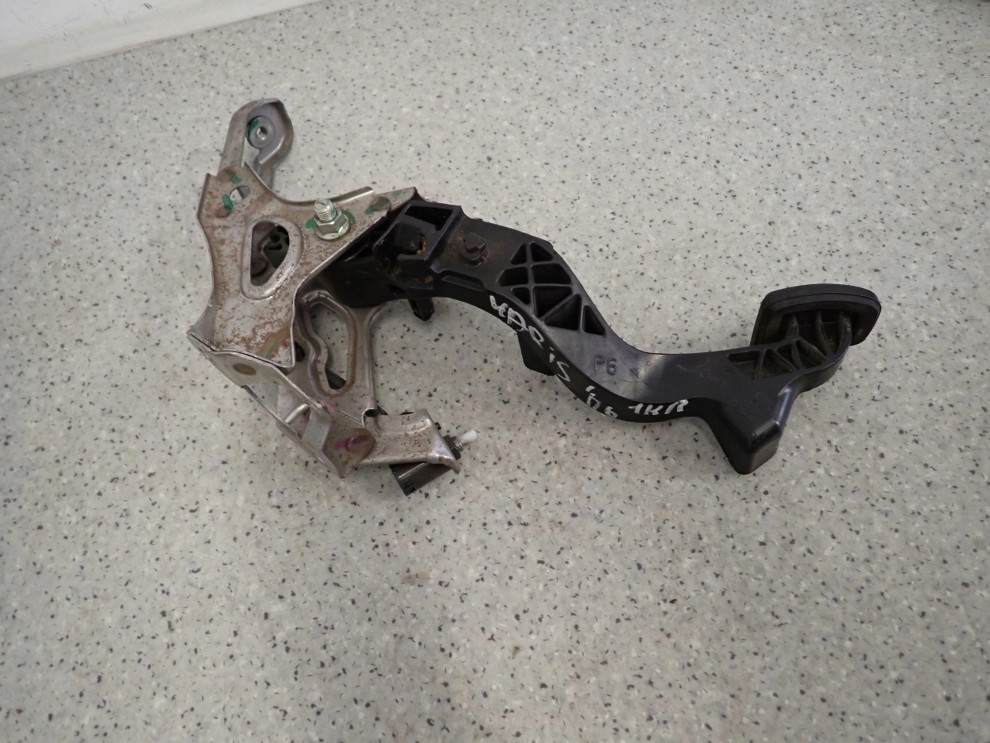 TOYOTA YARIS II 06- PEDAŁ SPRZĘGŁA 4/7