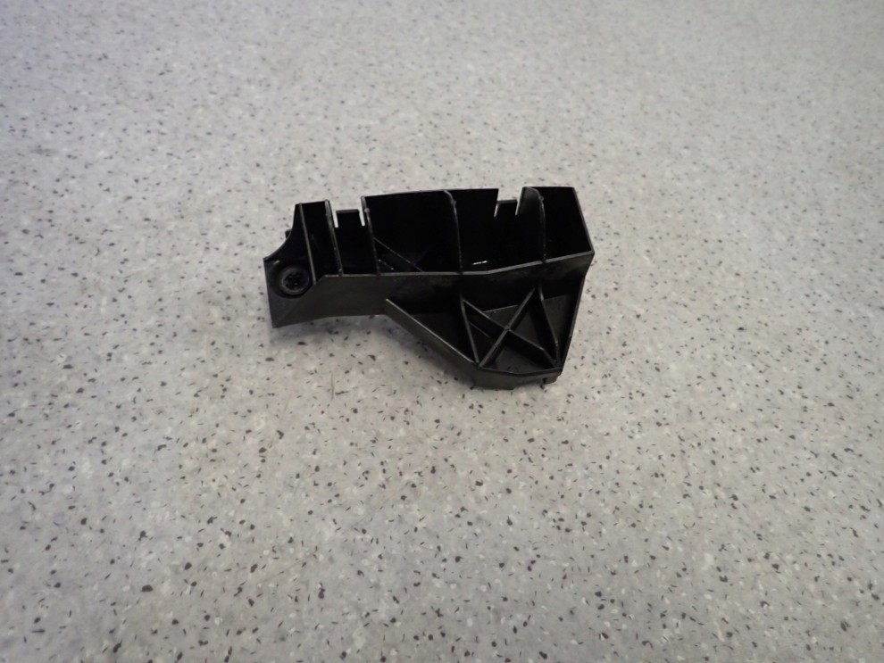 TOYOTA AVENSIS T25 02- ŚLIZG ZDERZAKA TYLNY PRAWY 2/7