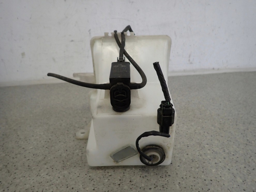 HYUNDAI i40 11-18 ZBIORNICZEK SPRYSKIWACZY POMPKA 6/8