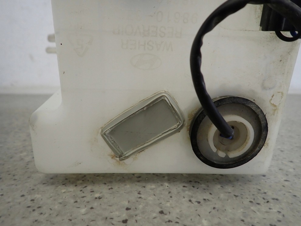 HYUNDAI i40 11-18 ZBIORNICZEK SPRYSKIWACZY POMPKA 7/8