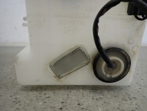 HYUNDAI i40 11-18 ZBIORNICZEK SPRYSKIWACZY POMPKA 7/8 MINIATURA