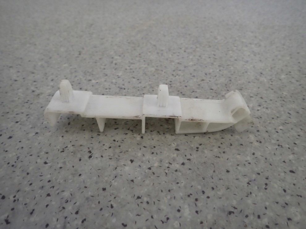 NISSAN MICRA K12 03-10 ŚLIZG ZDERZAKA TYLNY PRAWY 3/5