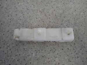 NISSAN MICRA K12 03-10 ŚLIZG ZDERZAKA TYLNY PRAWY 2/5 MINIATURA