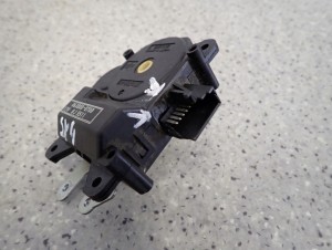 SUZUKI SX4 06-12 SILNICZEK STEROWANIA NAGRZEWNICY 3/7 MINIATURA